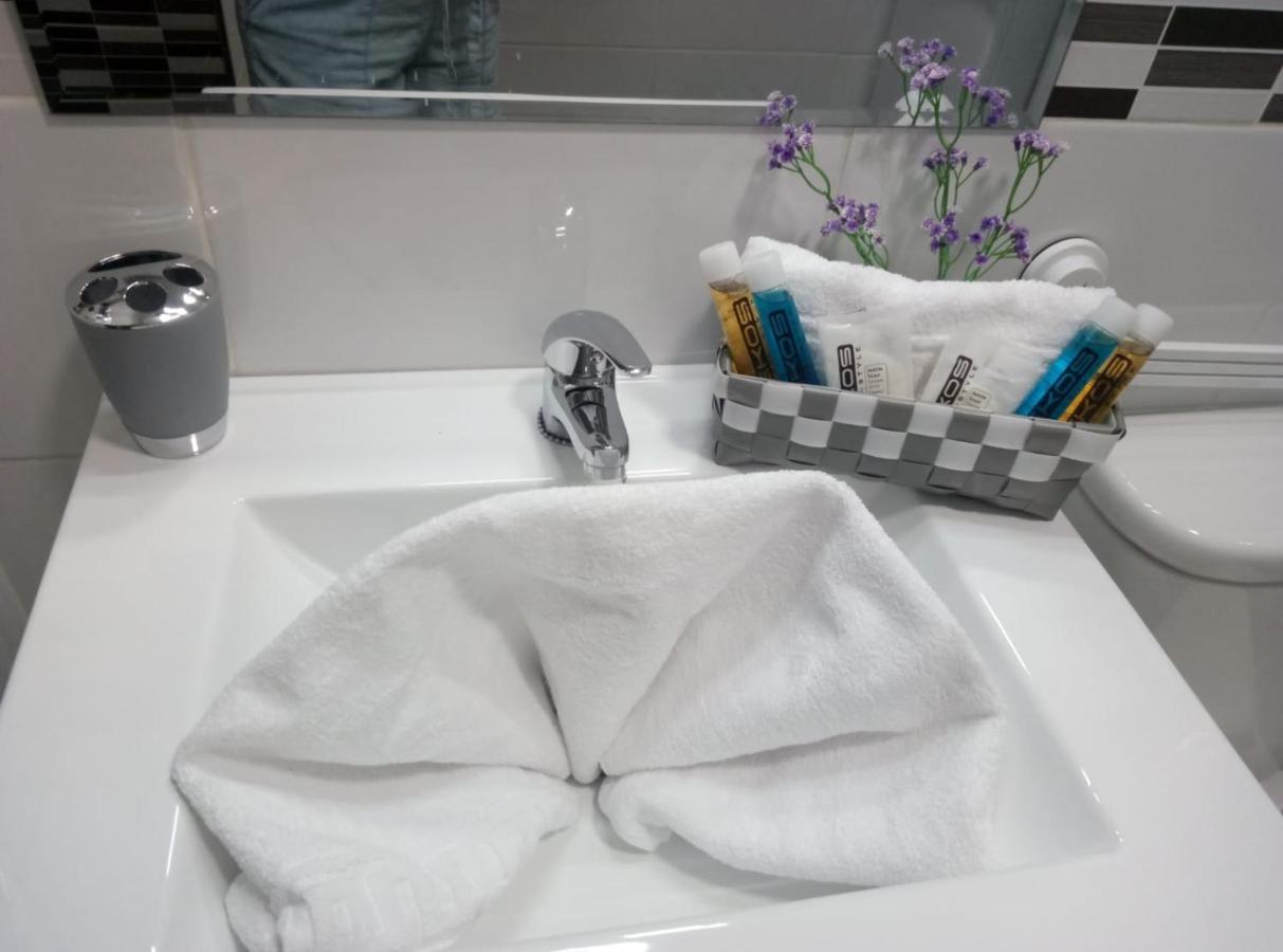Apartament 5' Cc Yumbo ซานบาร์โตโลเม ภายนอก รูปภาพ